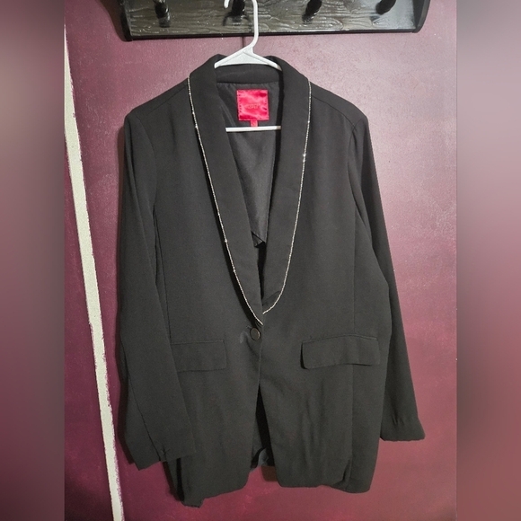 Jennifer Lopez Jackets & Blazers - Jennifer Lopez Black Blazer With Silver Trim!